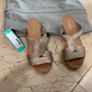 Elegant Women's Sandals in Shimmering Gold